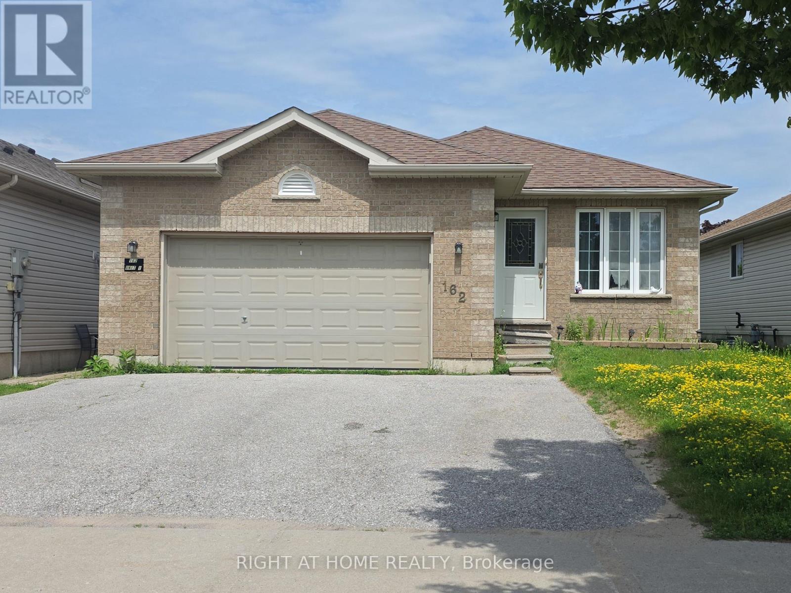 162 HANMER STREET E - 1