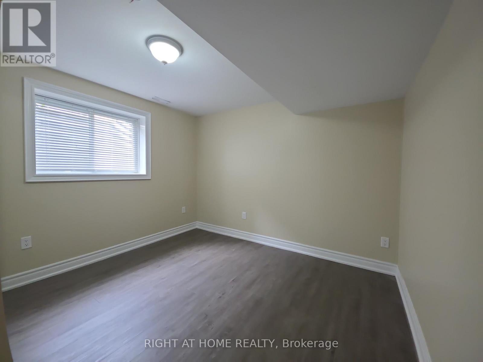 162 HANMER STREET E - 12