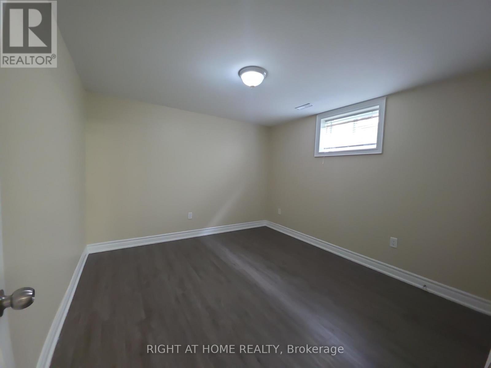 162 HANMER STREET E - 13