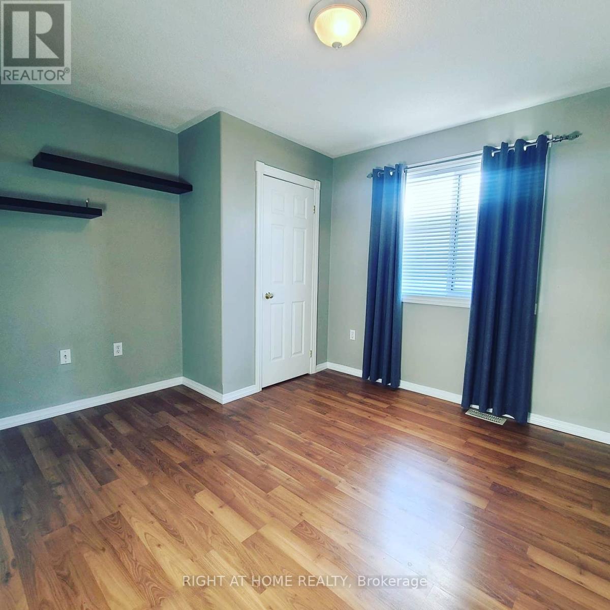 162 HANMER STREET E - 4