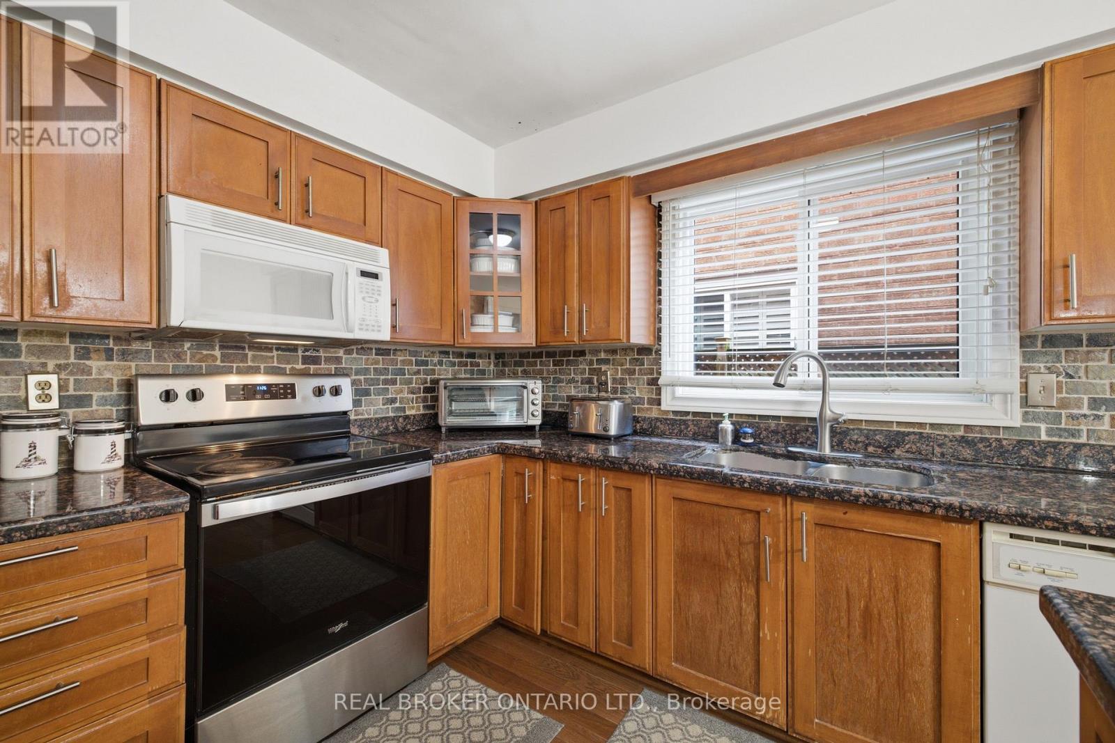 1356 MAPLERIDGE CRESCENT - Image 13