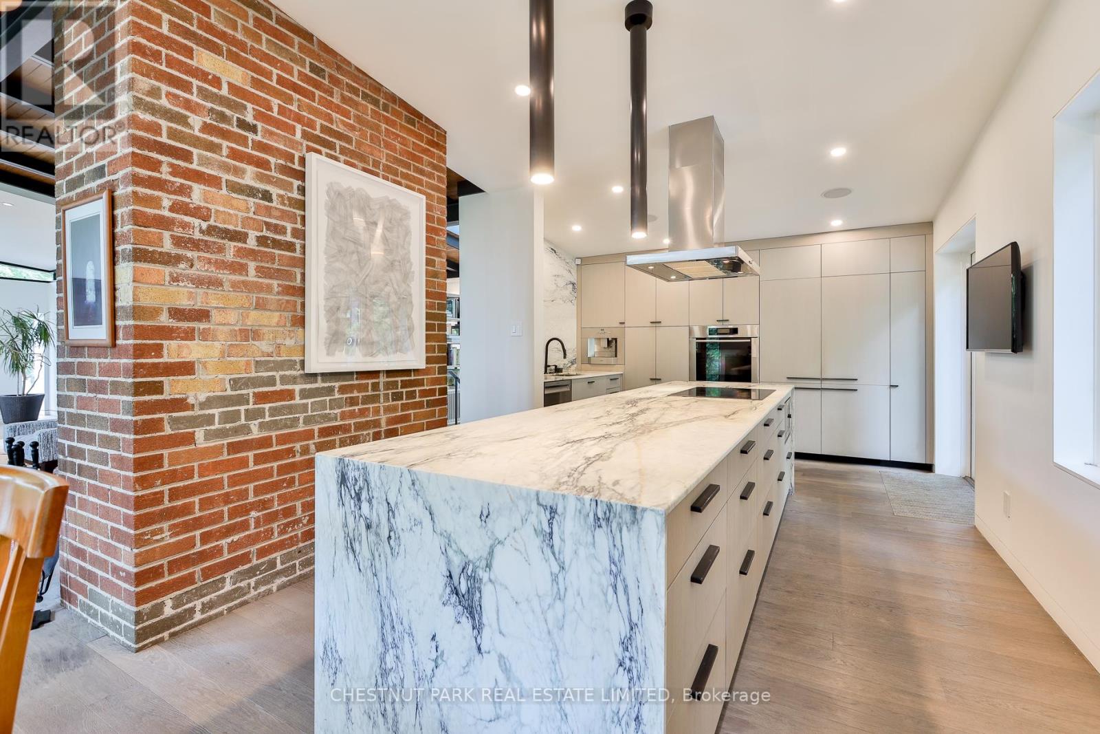 835 ROYAL YORK ROAD - Image 15
