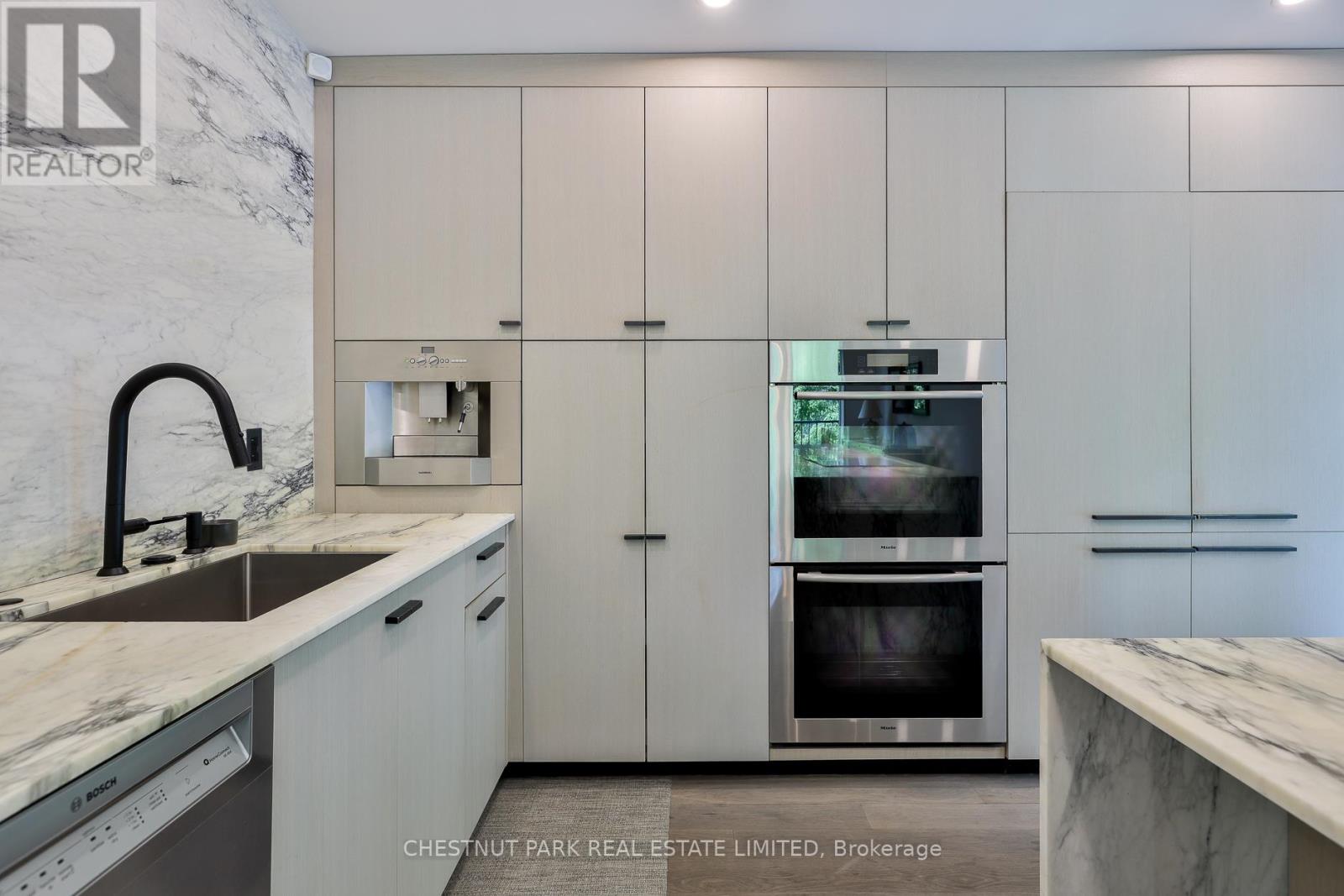 835 ROYAL YORK ROAD - Image 16