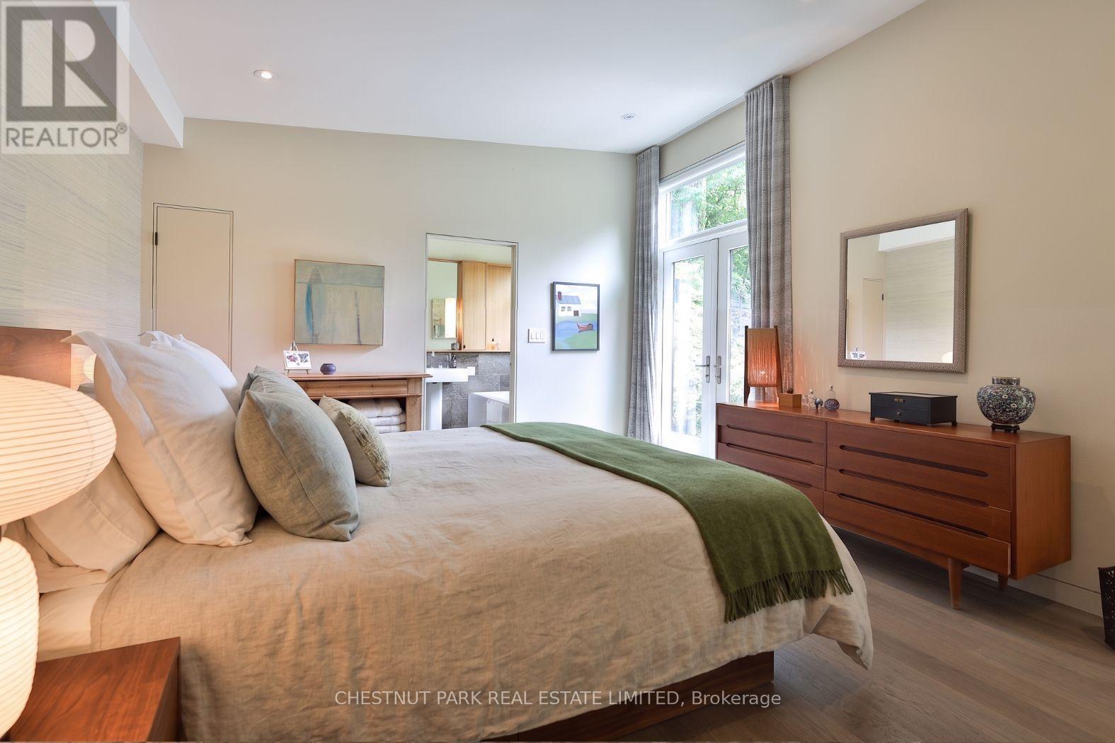 835 ROYAL YORK ROAD - Image 22