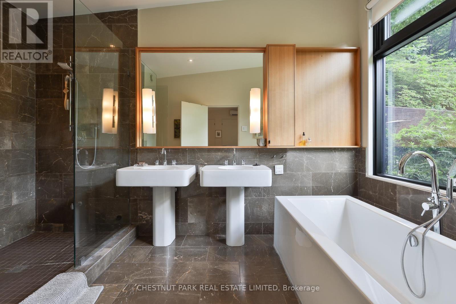 835 ROYAL YORK ROAD - Image 23