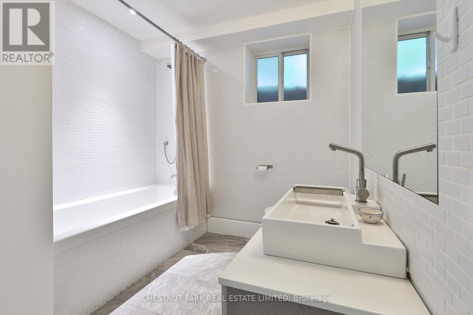 835 ROYAL YORK ROAD - Image 31
