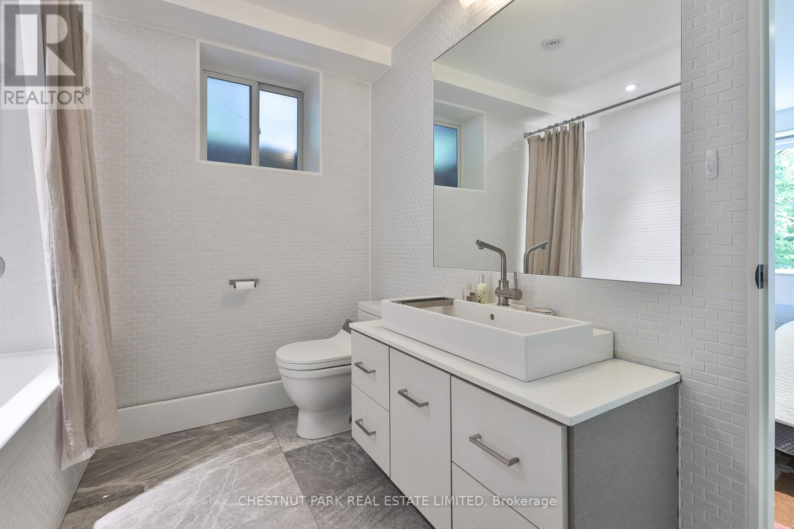 835 ROYAL YORK ROAD - Image 32