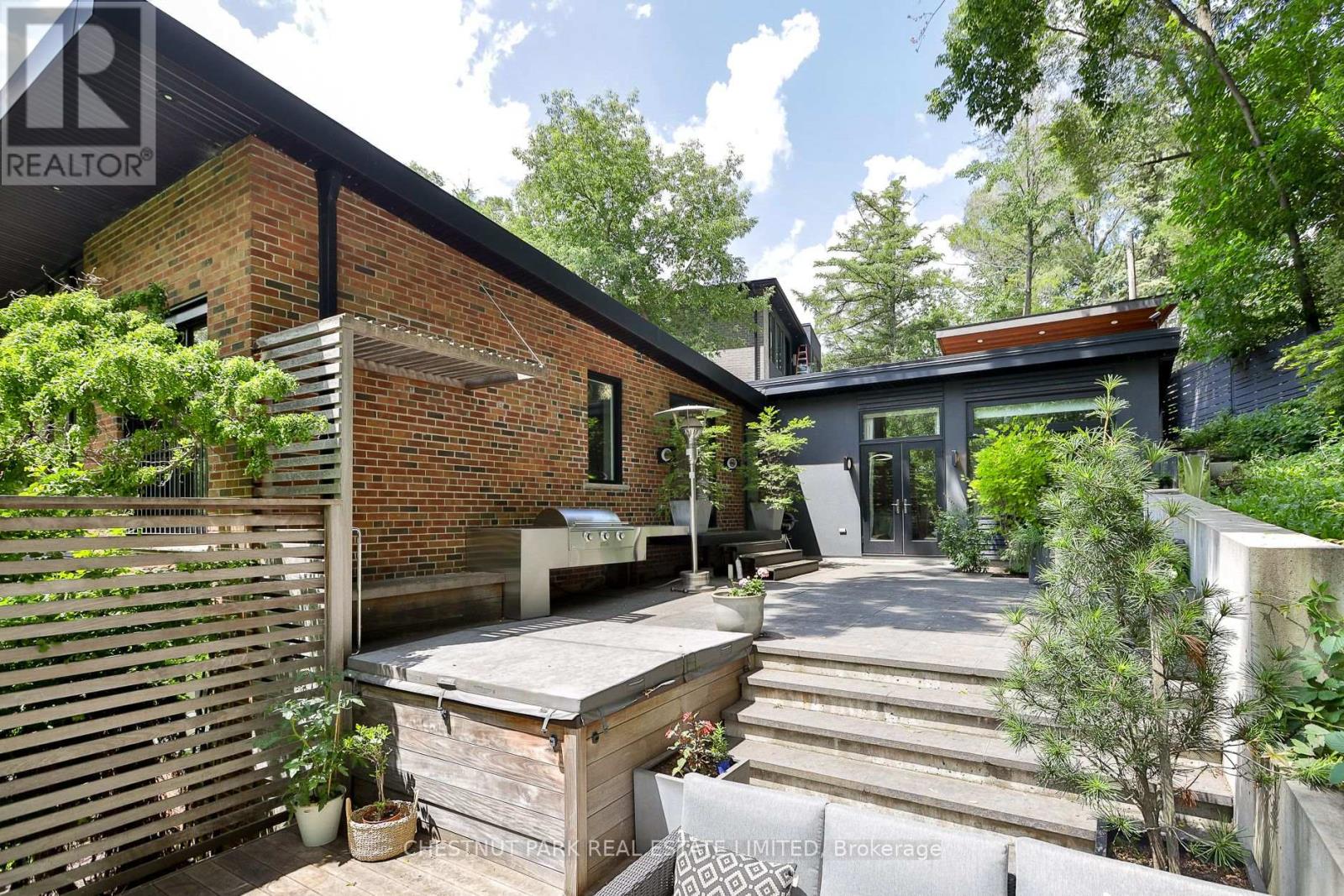 835 ROYAL YORK ROAD - Image 39