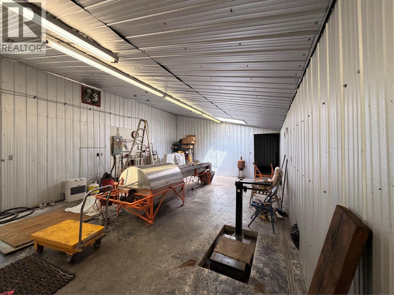 2860 Highway 97 North - 42