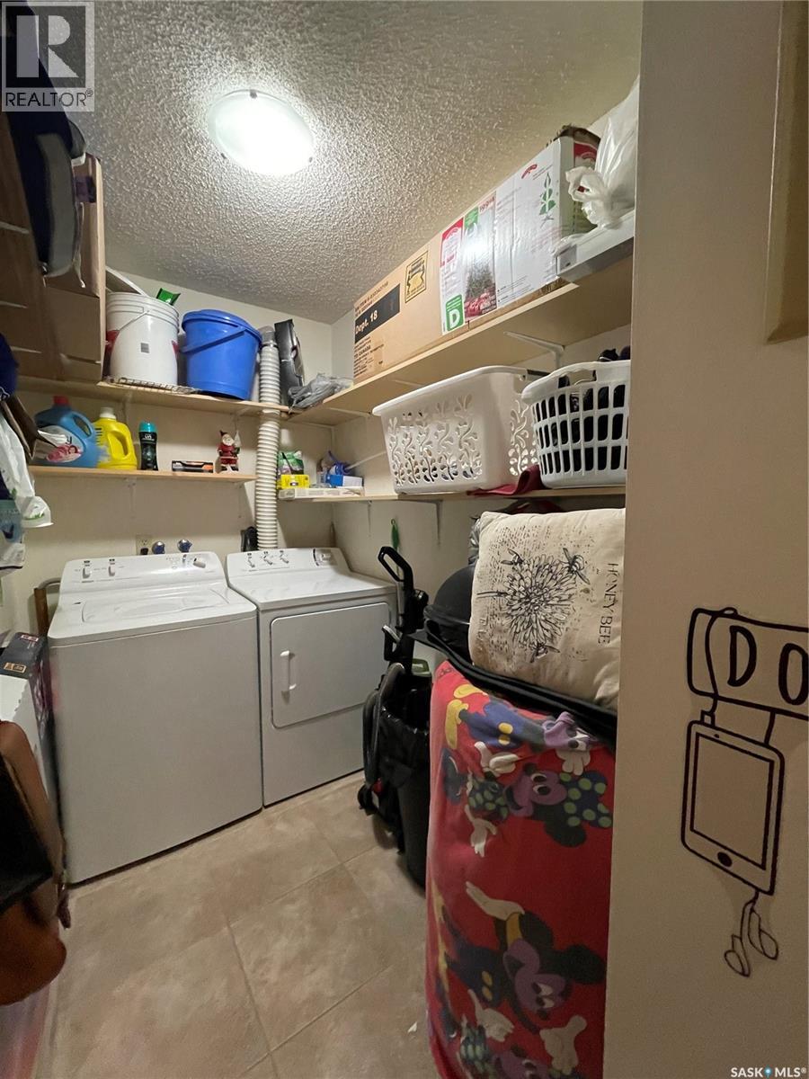 #102A 51 Wood Lily DRIVE - 16