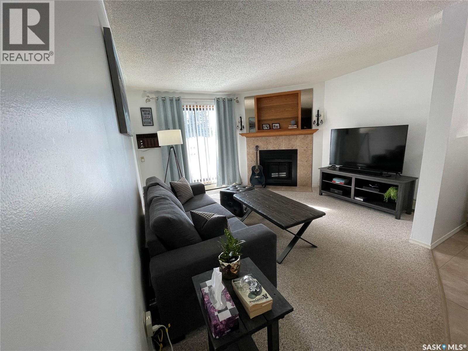 #102A 51 Wood Lily DRIVE - 2