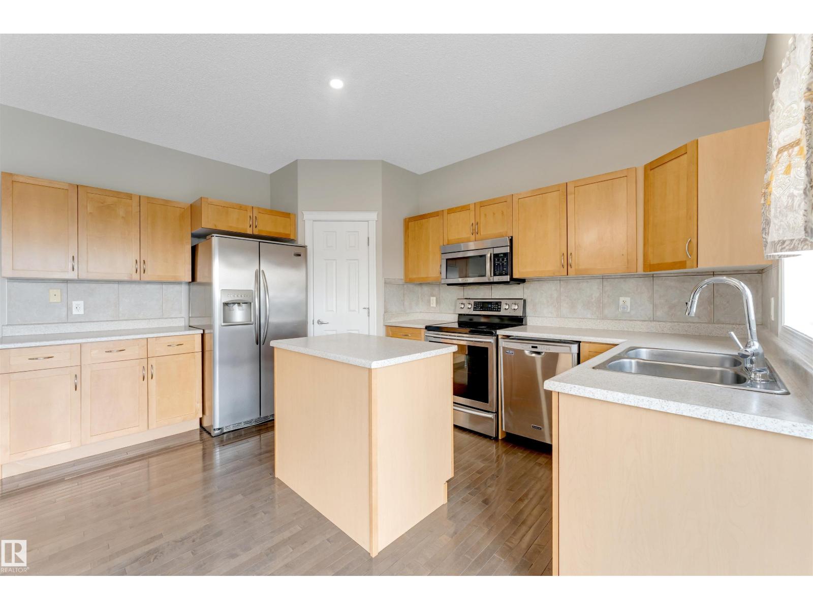 3449 28 ST NW - 26