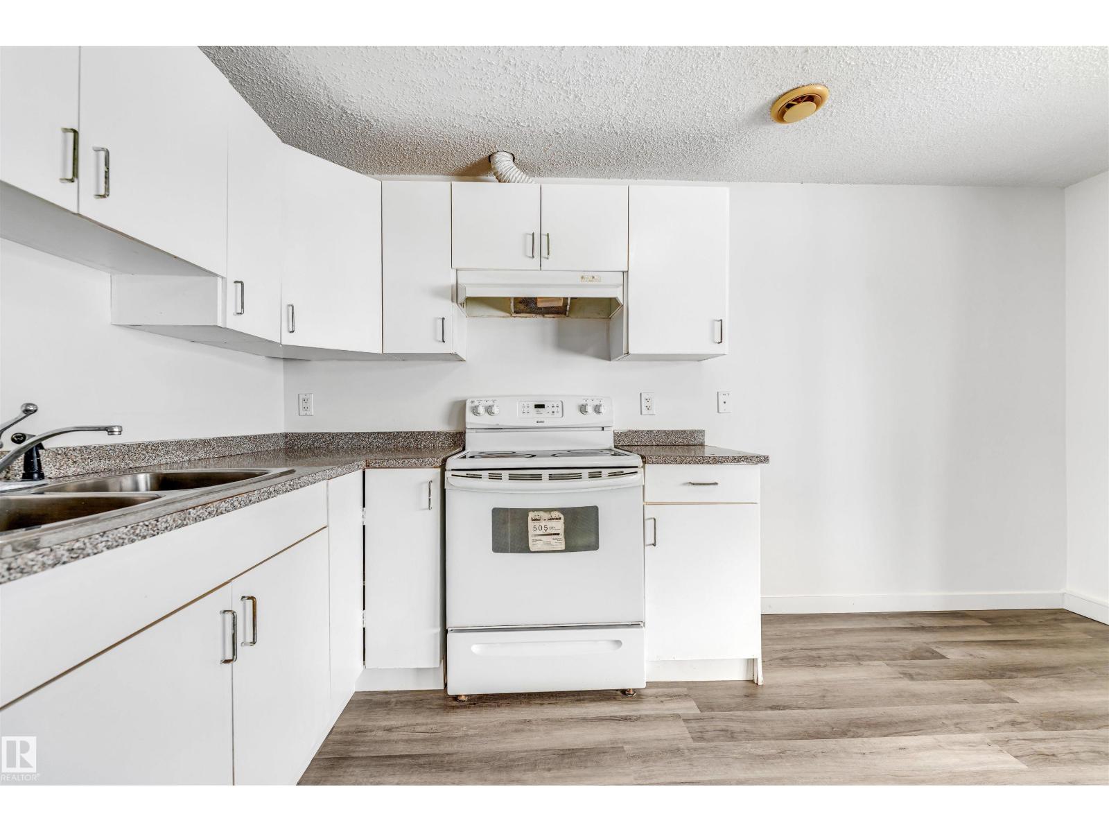 3449 28 ST NW - 60