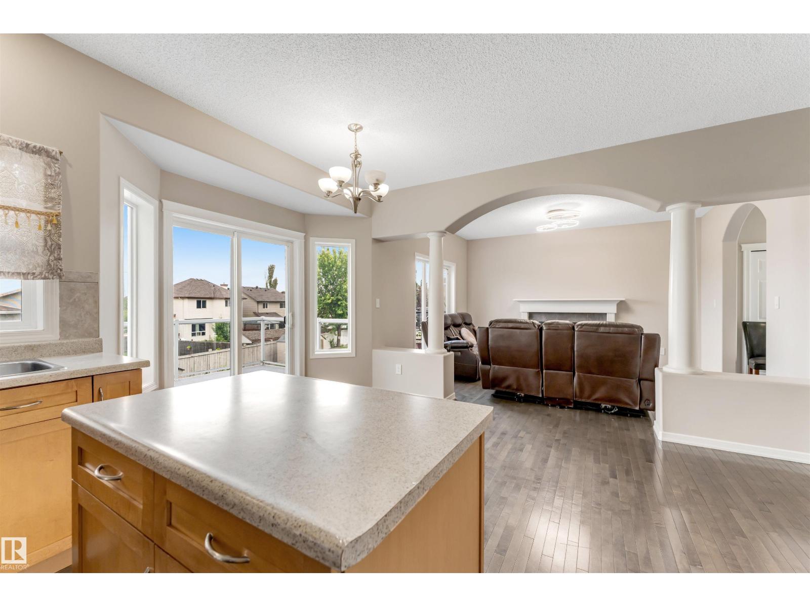 3449 28 ST NW - 23
