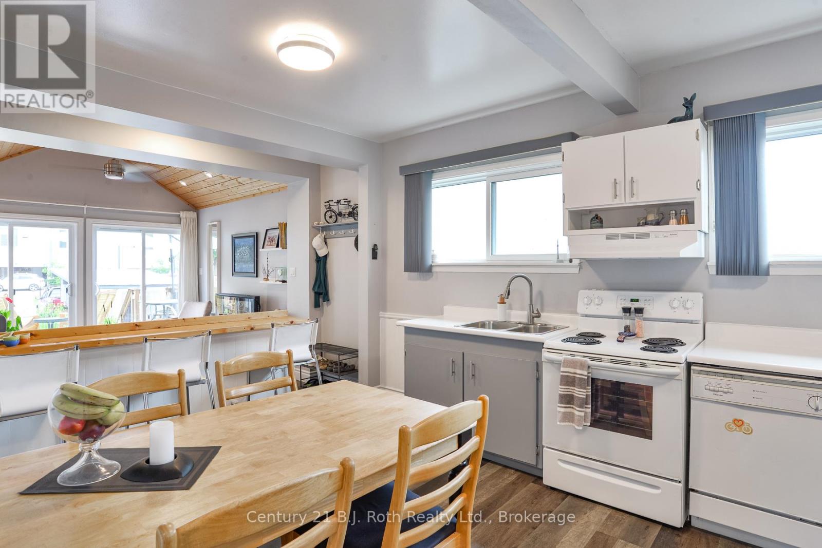100 LACLIE STREET - 10
