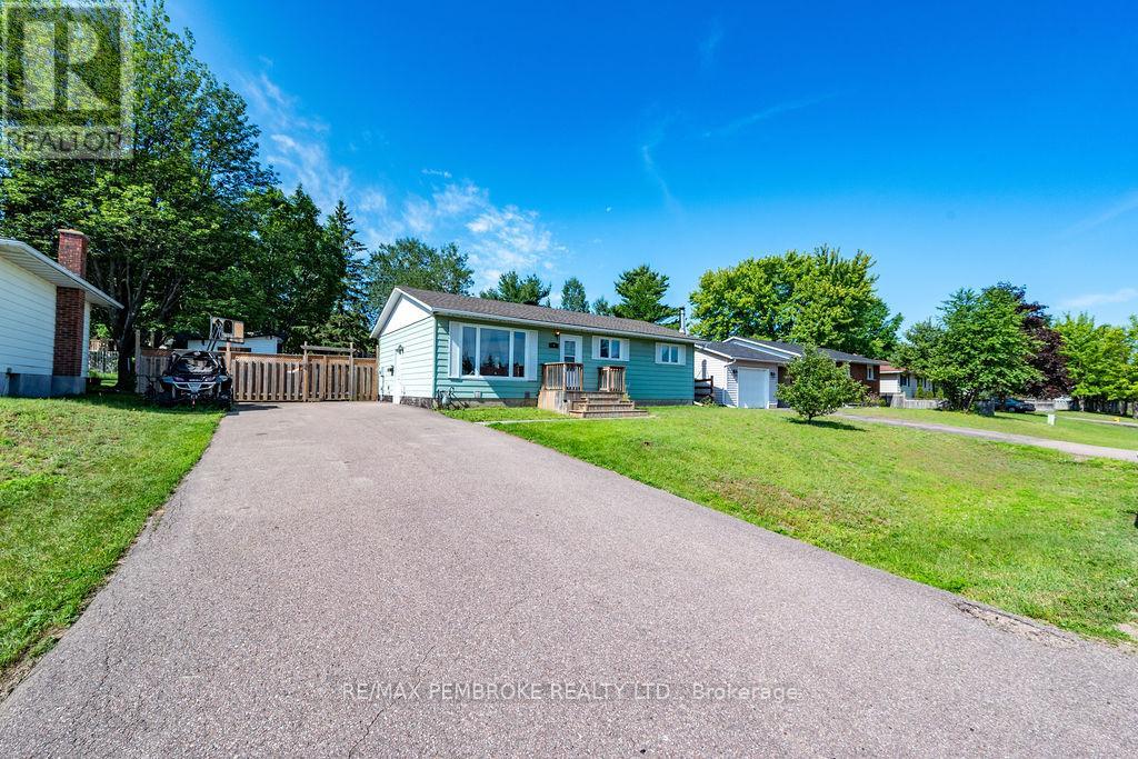 4 Bed, 2 Bath House for Sale in Petawawa – 9 JAMES STREET, Petawawa – MLS# X13530674 - Image 4
