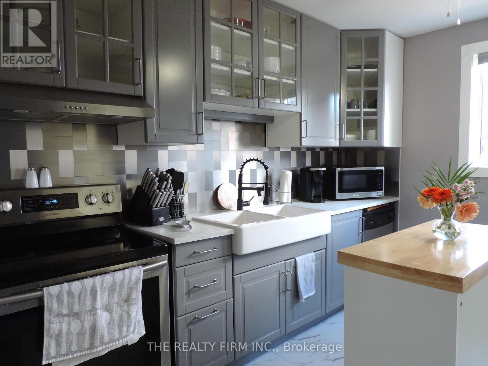 #33 474 SOUTHDALE ROAD E - 11