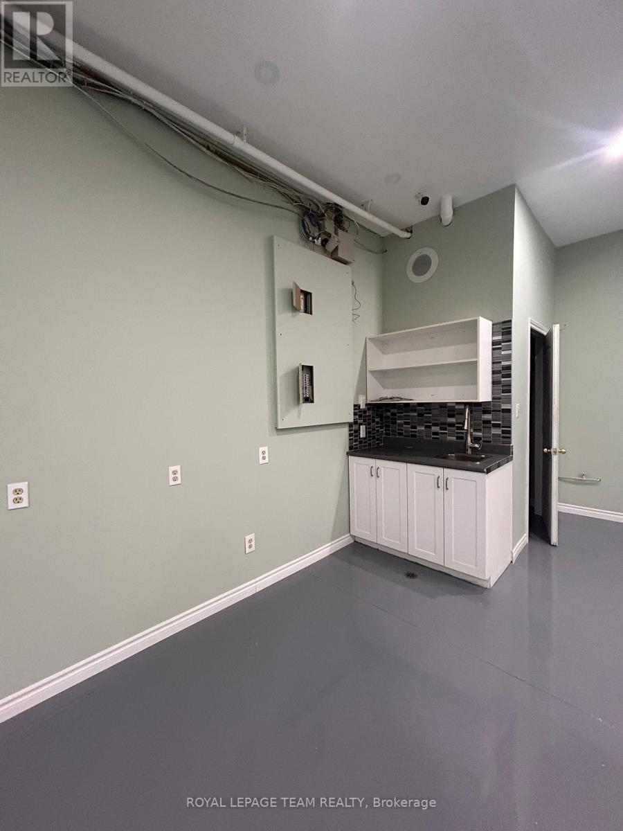 1 Bath Industrial for Rent in Ottawa – D6 – 2285 ST LAURENT BOULEVARD, Ottawa – MLS# X13530654 - Image 6
