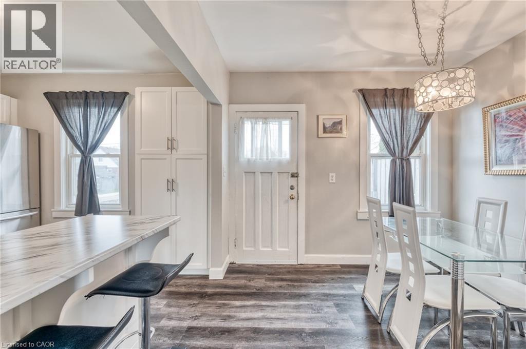 118 CAMERON Avenue N - 11