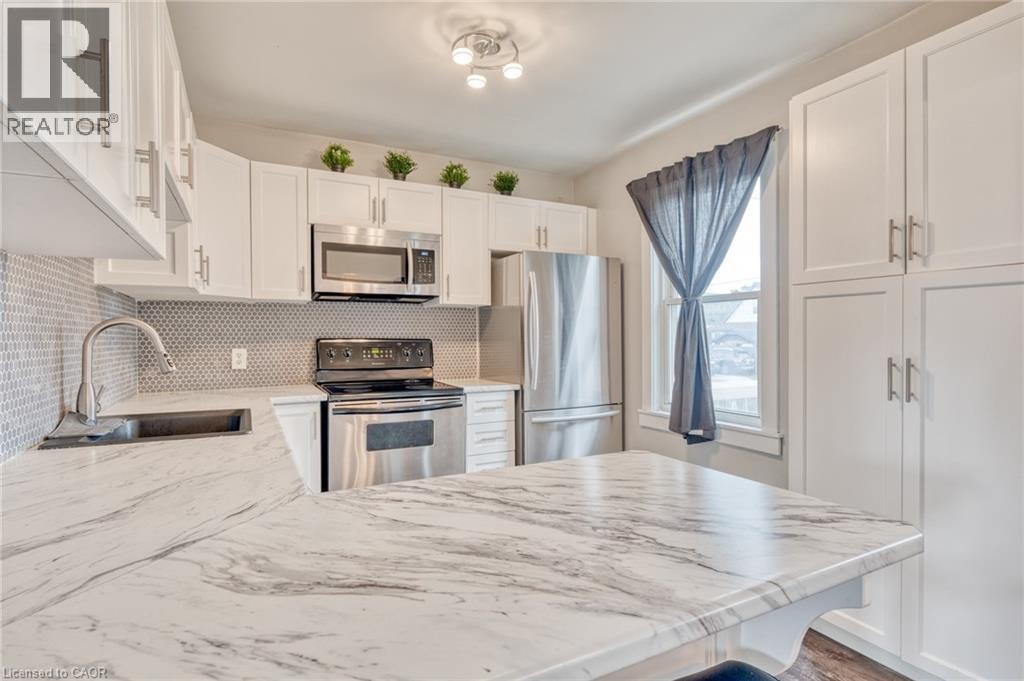 118 CAMERON Avenue N - 12