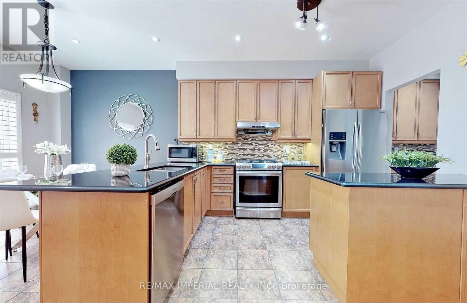 156 GOLDENWOOD CRESCENT - 10