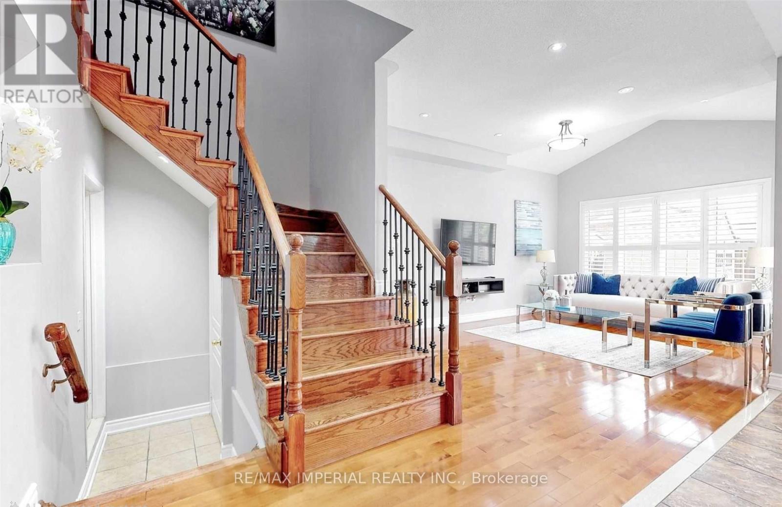 156 GOLDENWOOD CRESCENT - 16