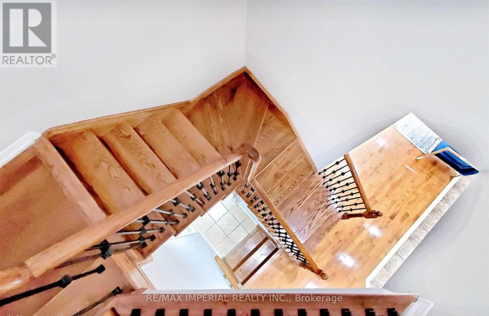 156 GOLDENWOOD CRESCENT - 17