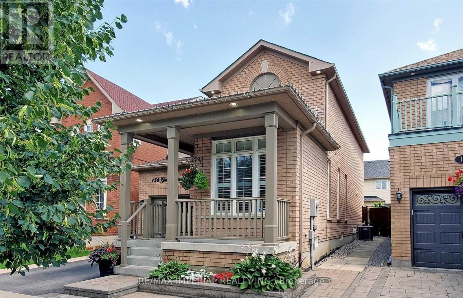 156 GOLDENWOOD CRESCENT - 2