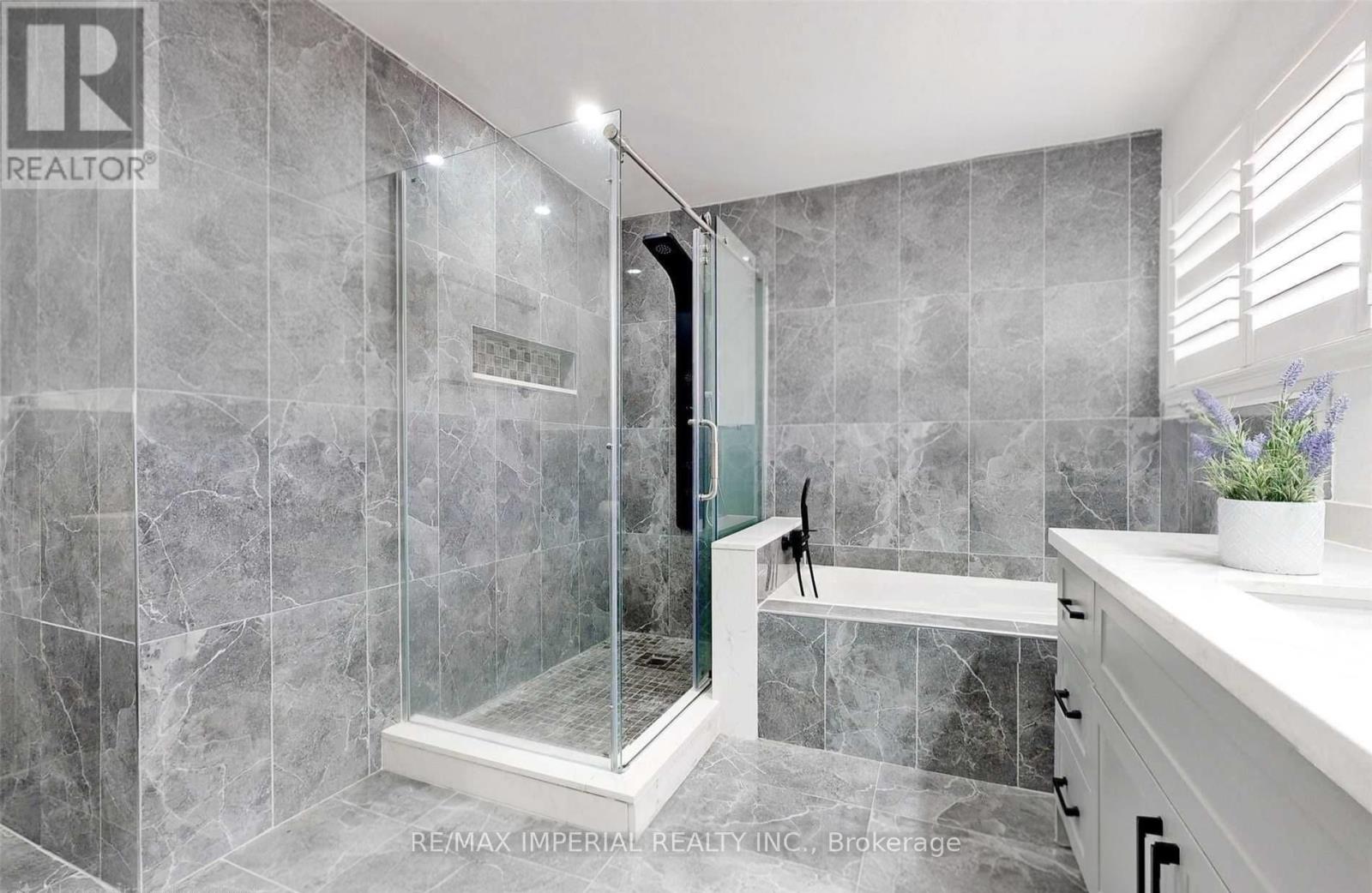156 GOLDENWOOD CRESCENT - 21