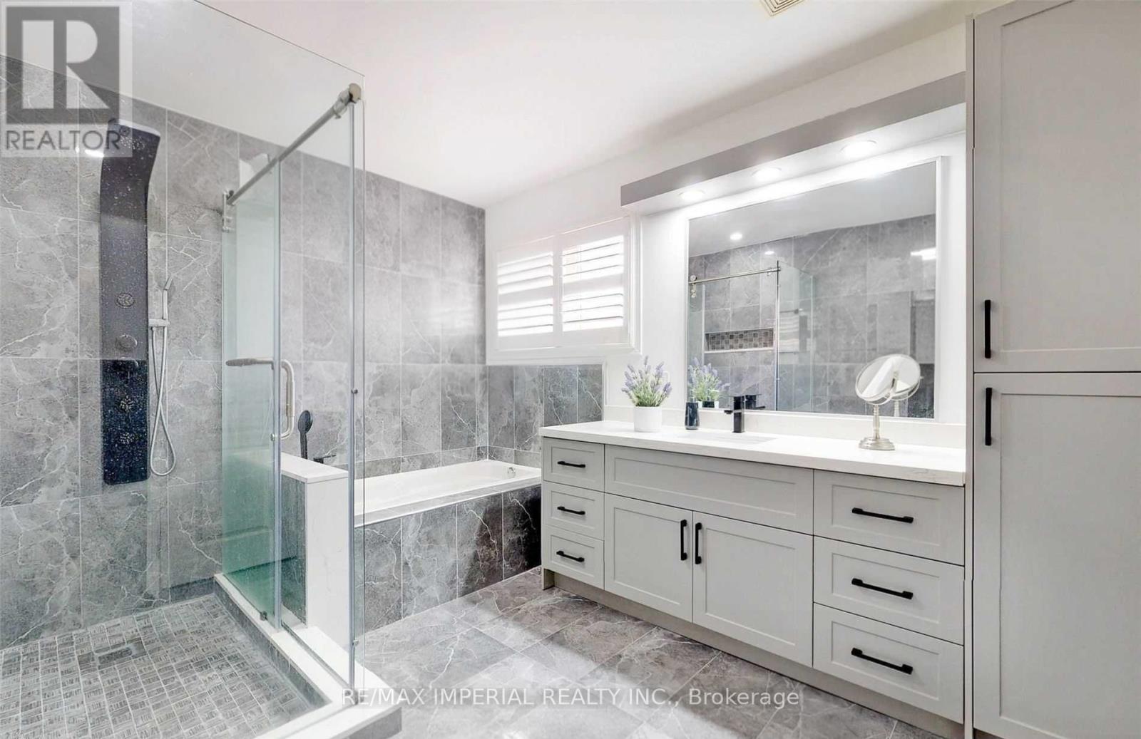156 GOLDENWOOD CRESCENT - 22