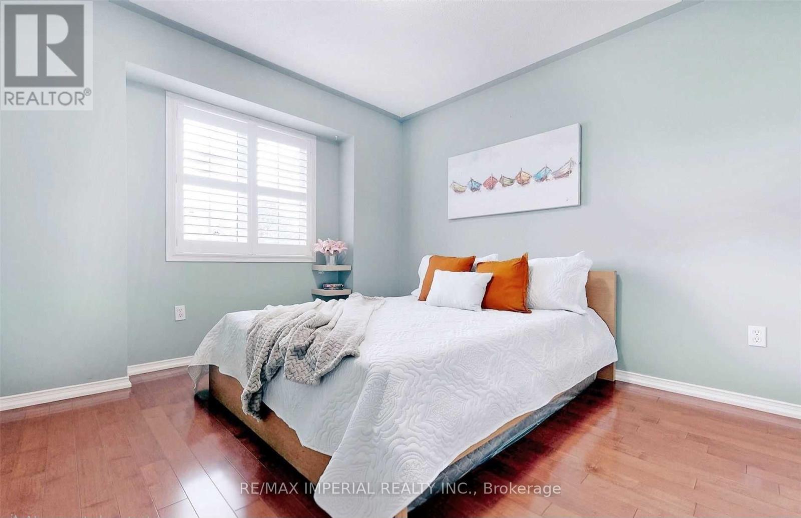 156 GOLDENWOOD CRESCENT - 25