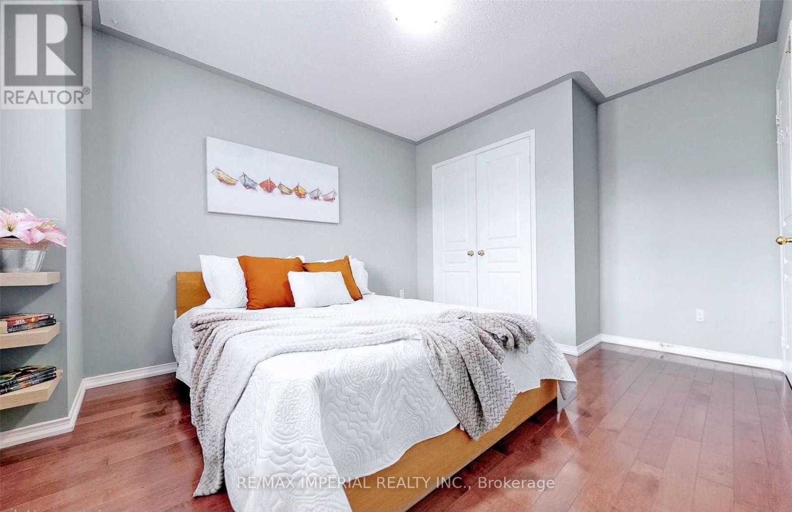 156 GOLDENWOOD CRESCENT - 26