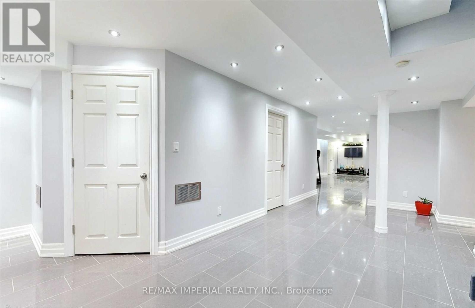 156 GOLDENWOOD CRESCENT - 29
