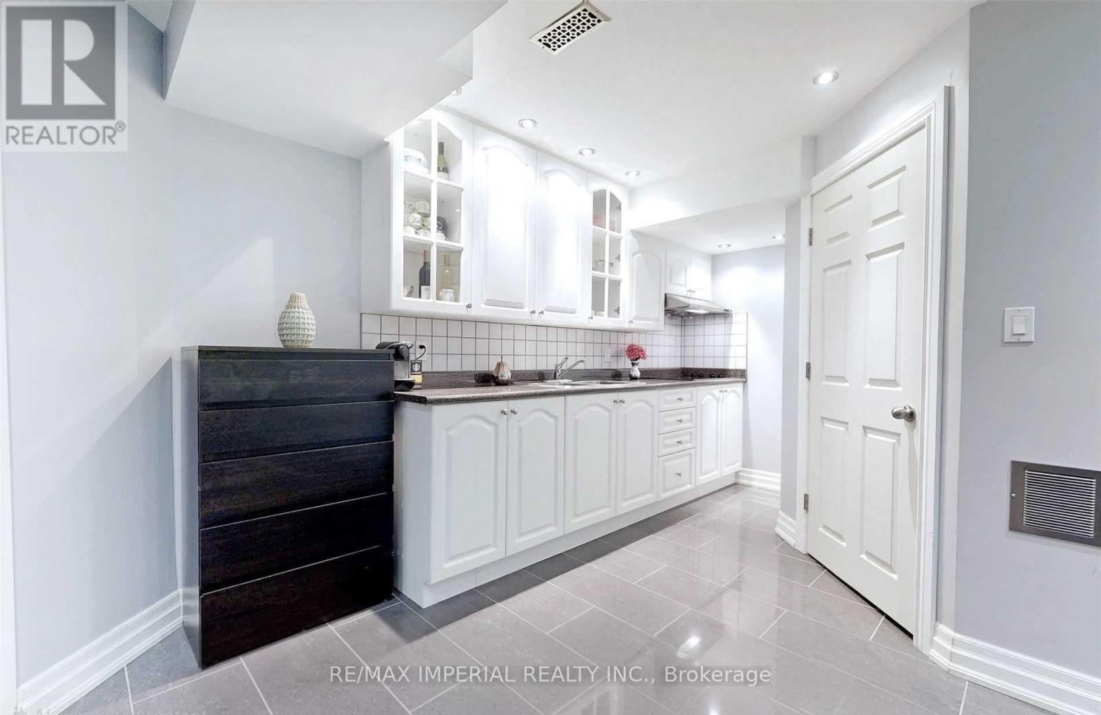 156 GOLDENWOOD CRESCENT - 30