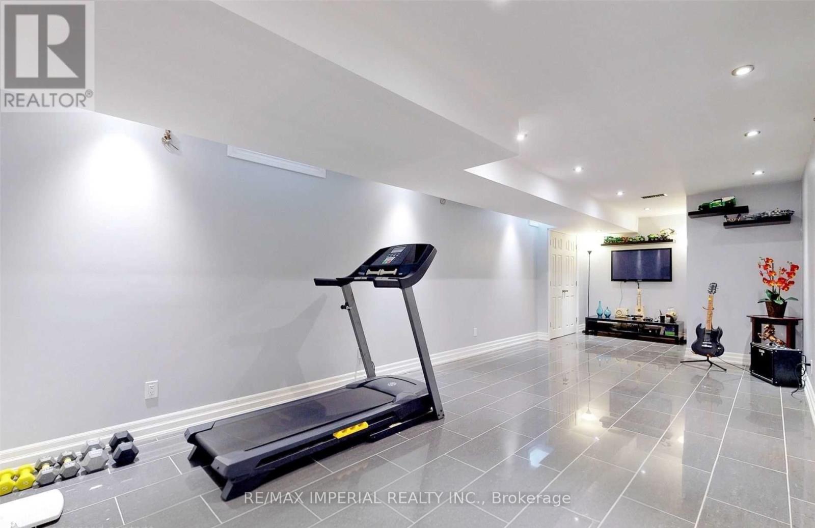 156 GOLDENWOOD CRESCENT - 31