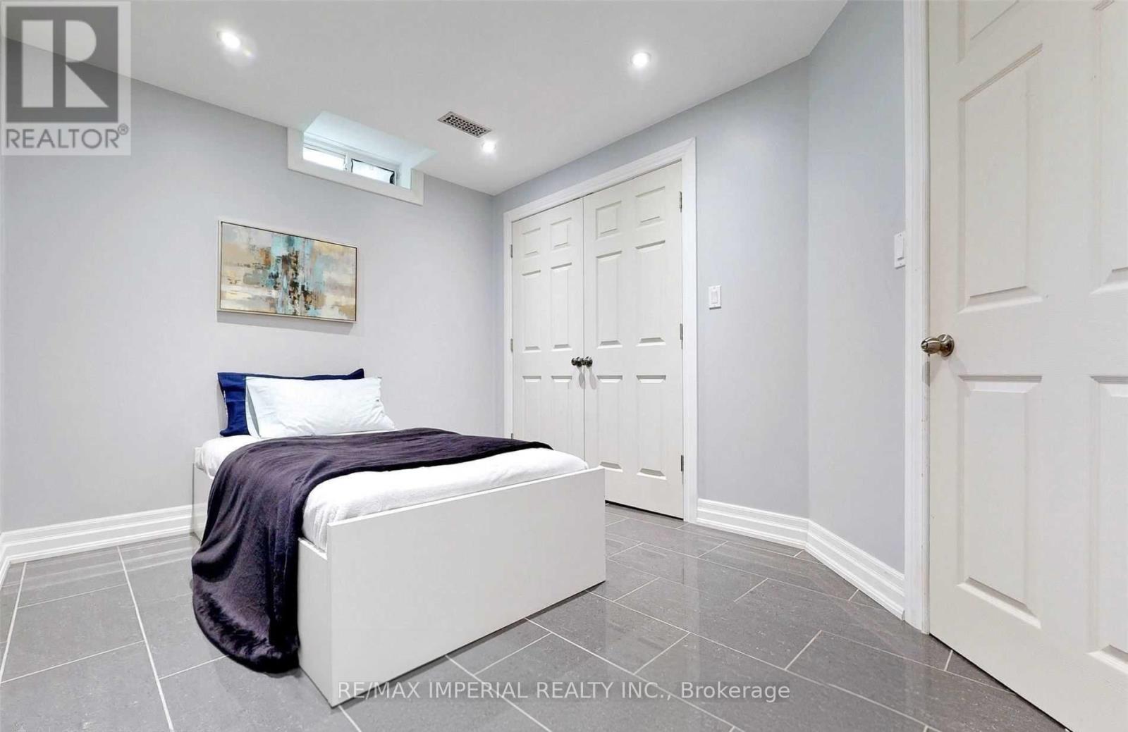 156 GOLDENWOOD CRESCENT - 33