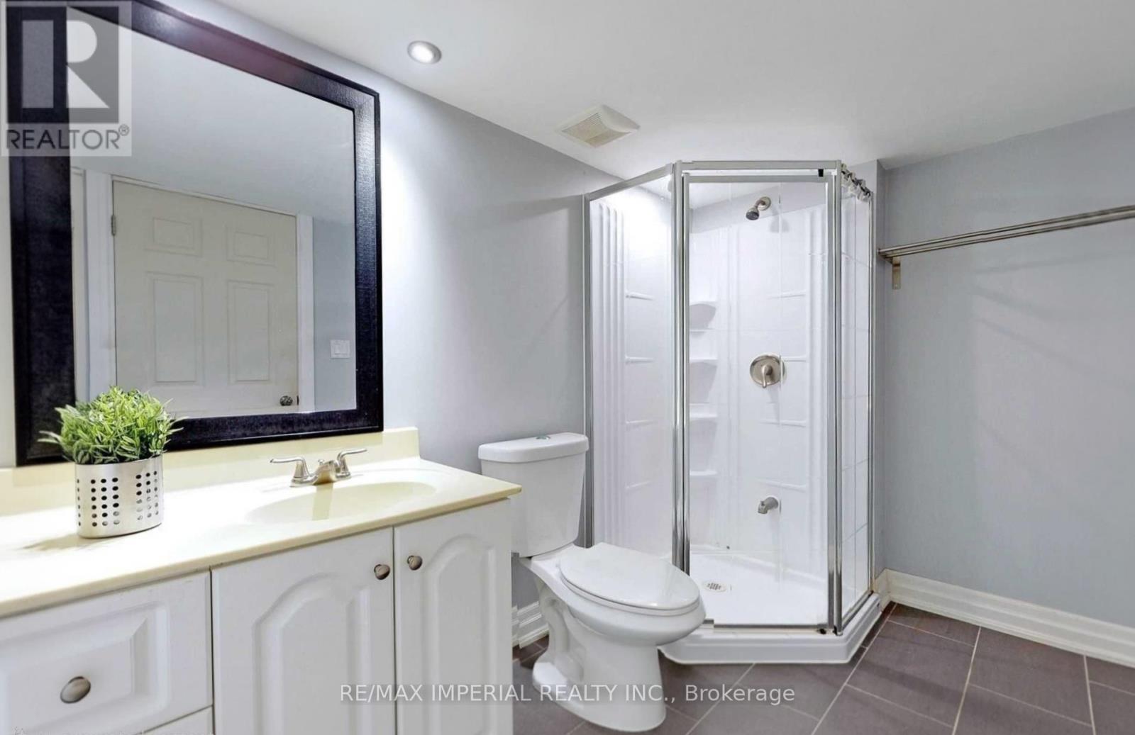 156 GOLDENWOOD CRESCENT - 34