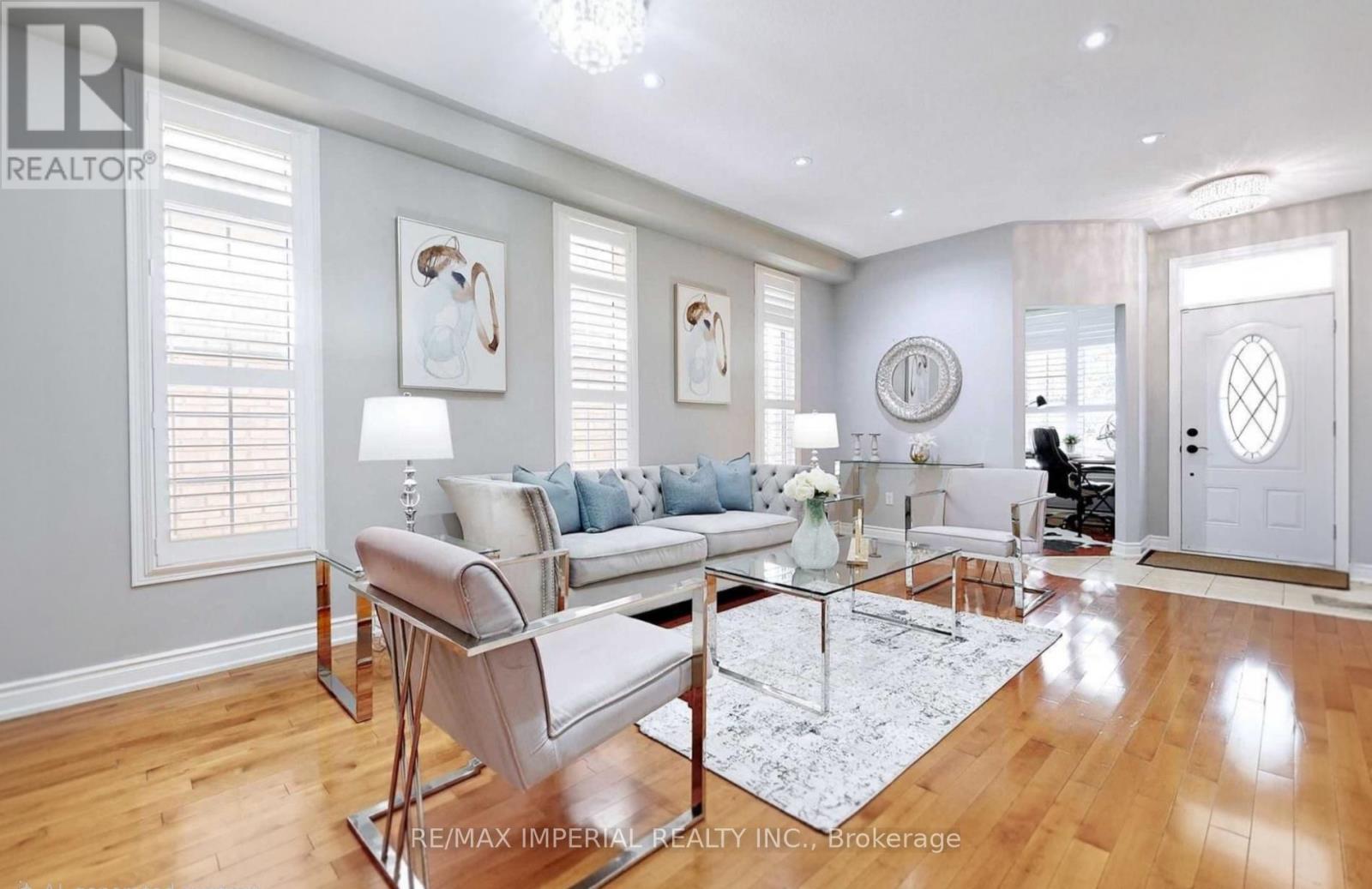 156 GOLDENWOOD CRESCENT - 4