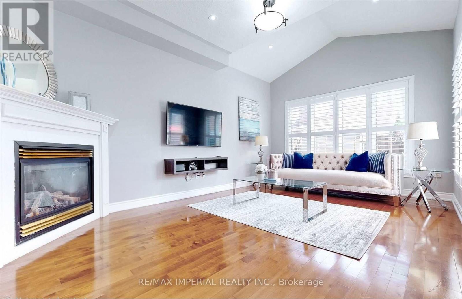 156 GOLDENWOOD CRESCENT - 7