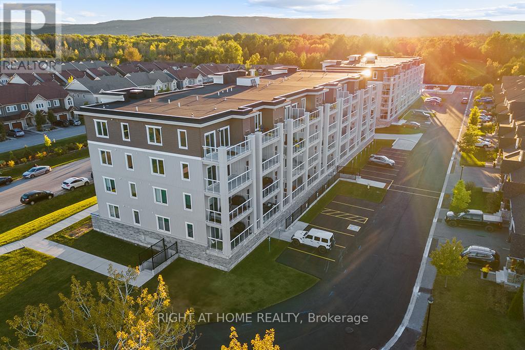 215 - 5 SPOONER CRESCENT, Collingwood — photo 2