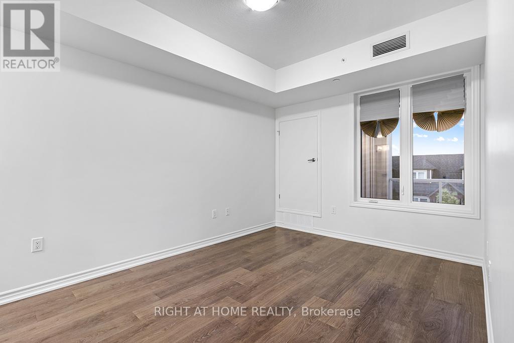 #215 5 SPOONER CRESCENT - 22