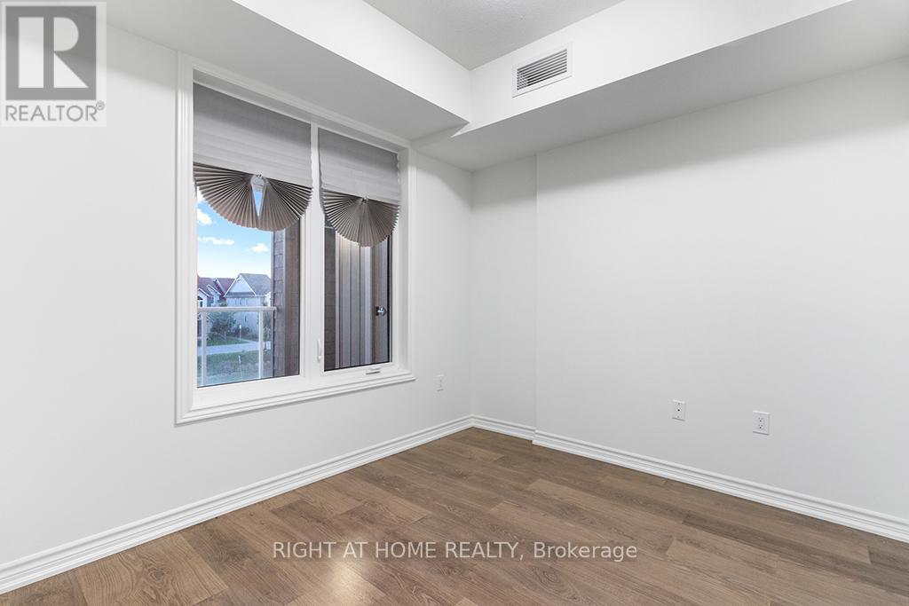 #215 5 SPOONER CRESCENT - 26