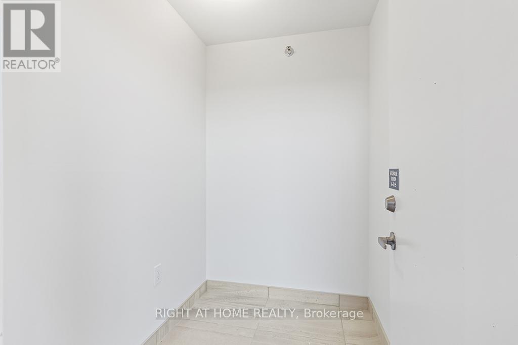 #215 5 SPOONER CRESCENT - 31