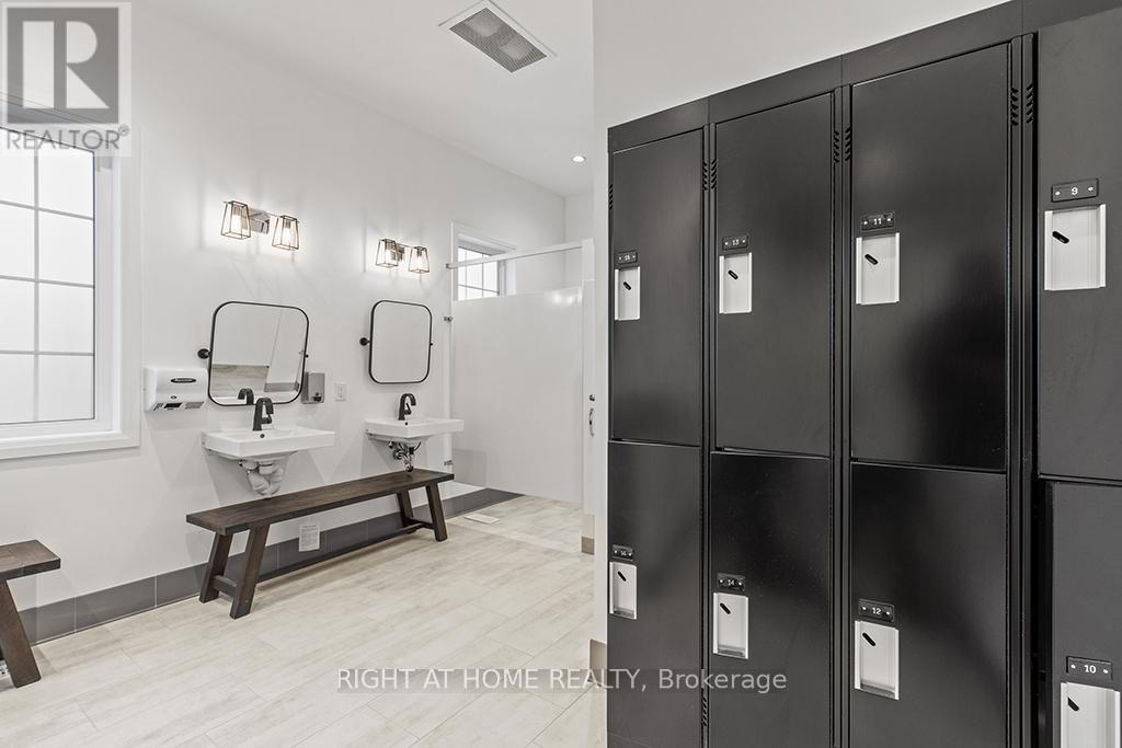 #215 5 SPOONER CRESCENT - 37