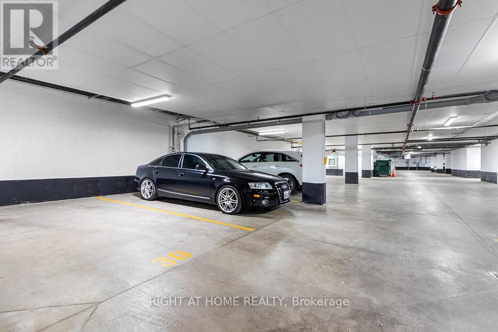 #215 5 SPOONER CRESCENT - 38