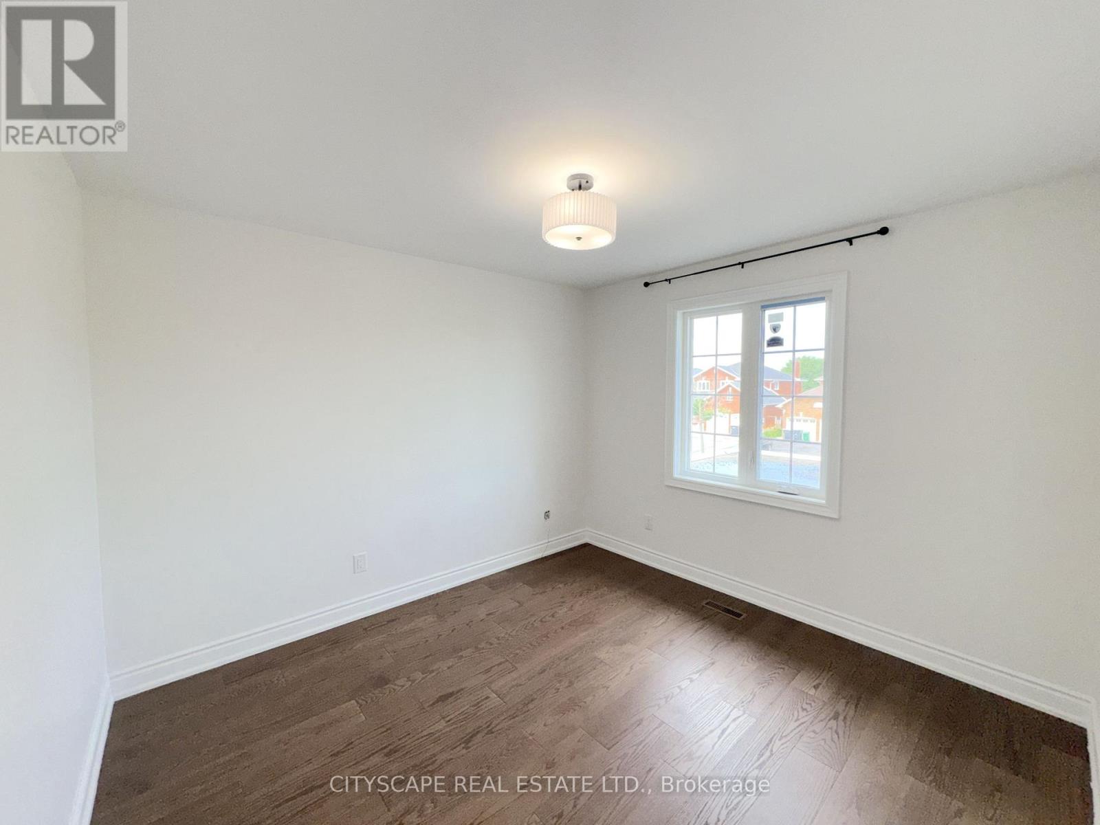 6 DIANE COURT - Image 32