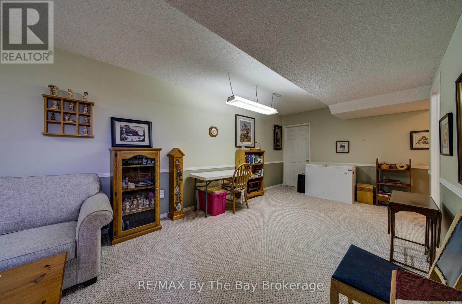 12 SILVER BIRCH AVENUE - 25
