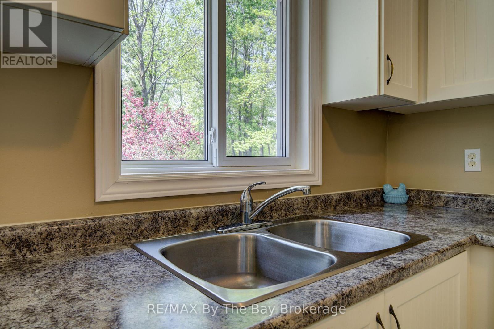 12 SILVER BIRCH AVENUE - 15