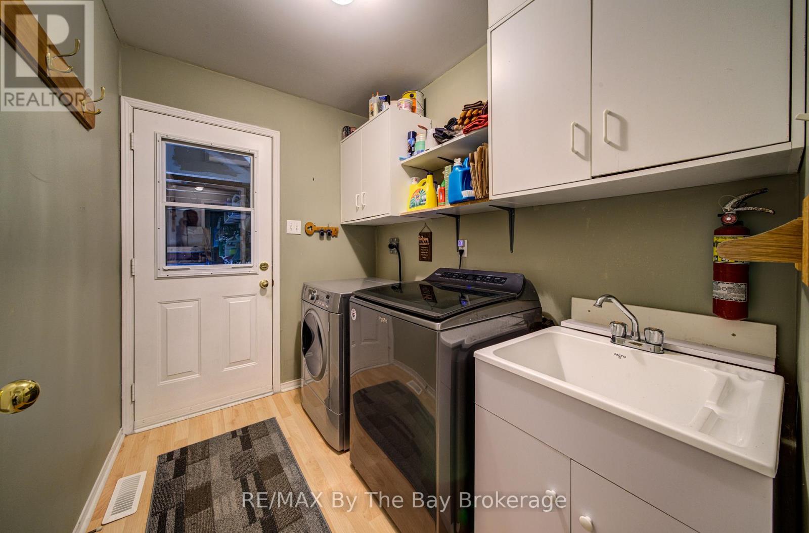 12 SILVER BIRCH AVENUE - 21
