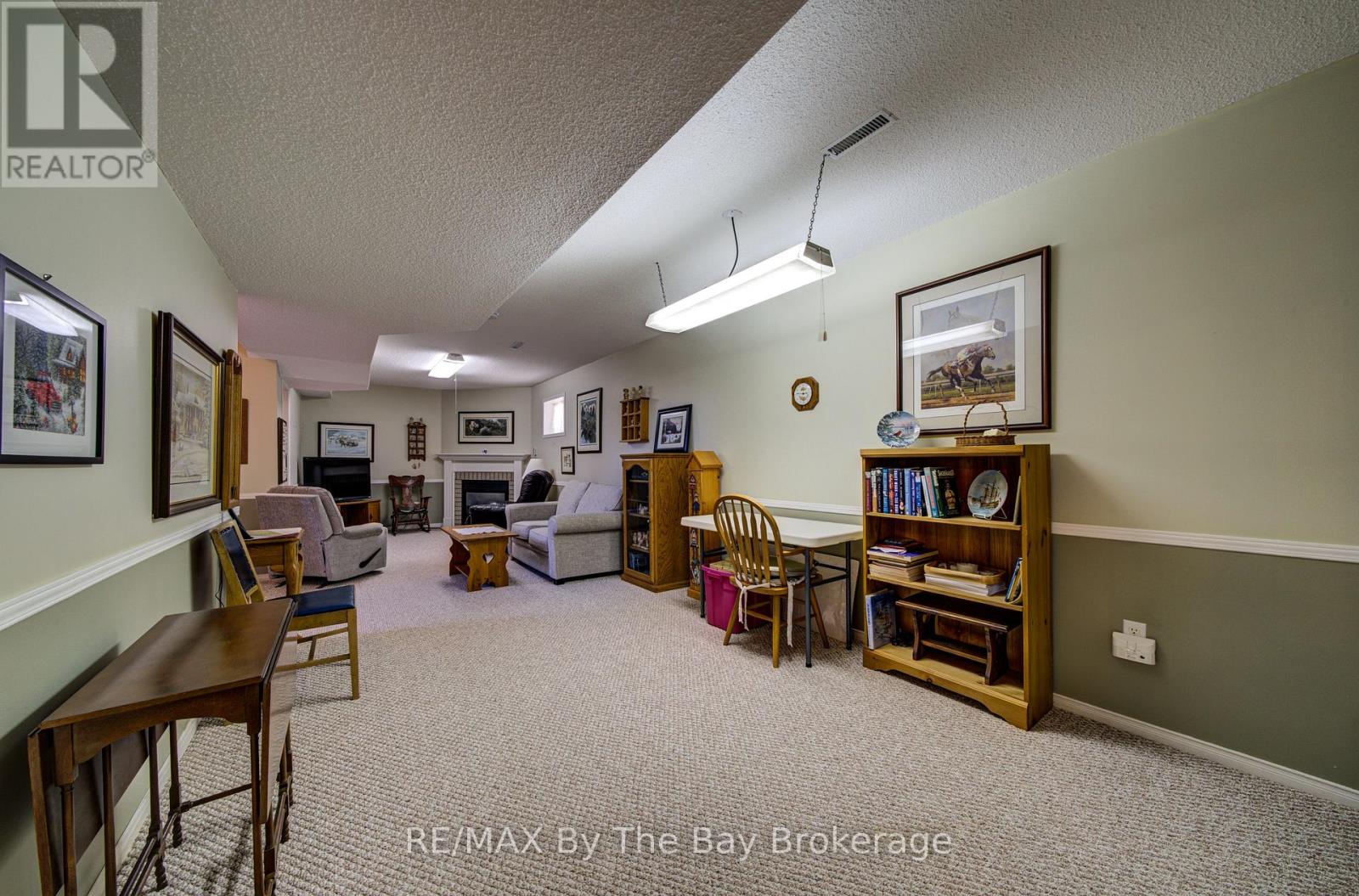 12 SILVER BIRCH AVENUE - 28